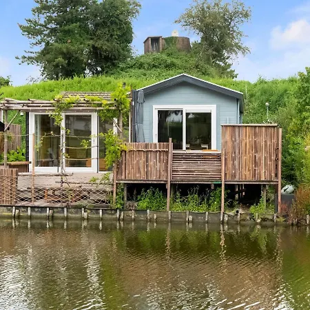 Idyllic Waterfront Vacation * Ooltgensplaat