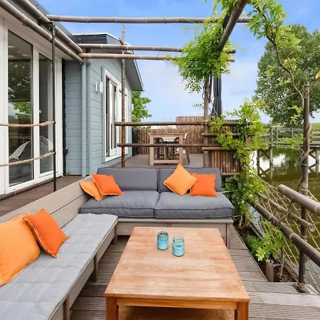 Idyllic Waterfront Vacation Holiday home