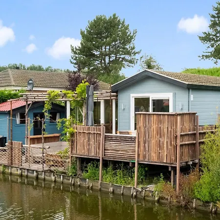 Idyllic Waterfront Vacation Holiday home