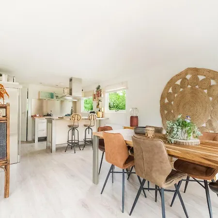 Idyllic Waterfront Vacation Holiday home Ooltgensplaat